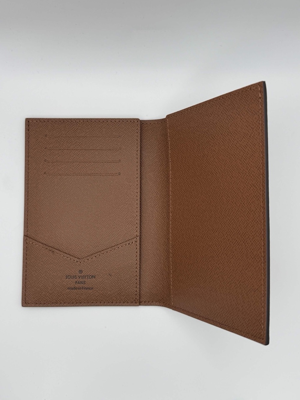 Pre-Owned Louis Vuitton Brown Monogram M64502 Passport Cover - Picture 2 of 5